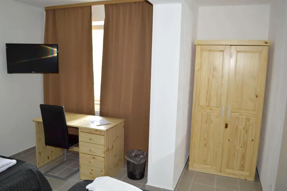 Zwei Raben Pension Майнц Екстериор снимка